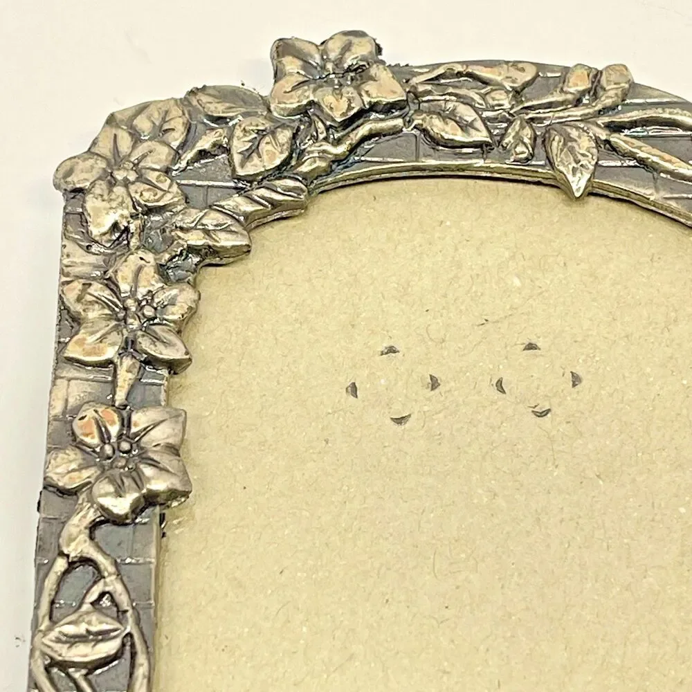 Vintage Pewter Cat & Kitten Picture Frame with Brick and Floral Design - 2.5x3.5